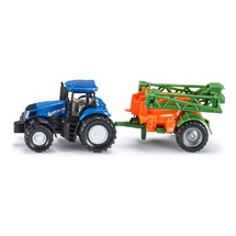 Трактор New Holland с опрыскивателем