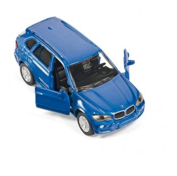 Автомобиль BMW X5 с мотоциклом BMW
